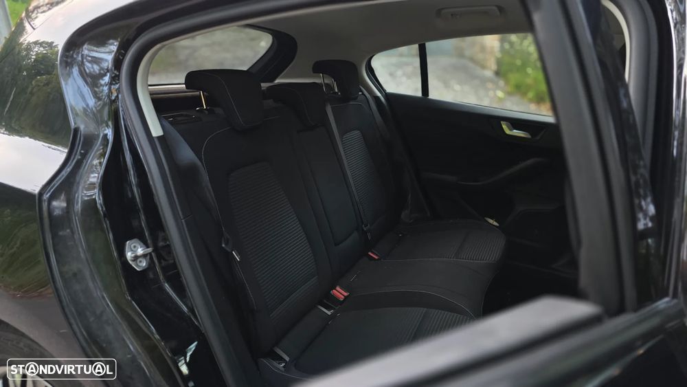 Ford Focus 1.0 EcoBoost S&S ST-LINE X - 14