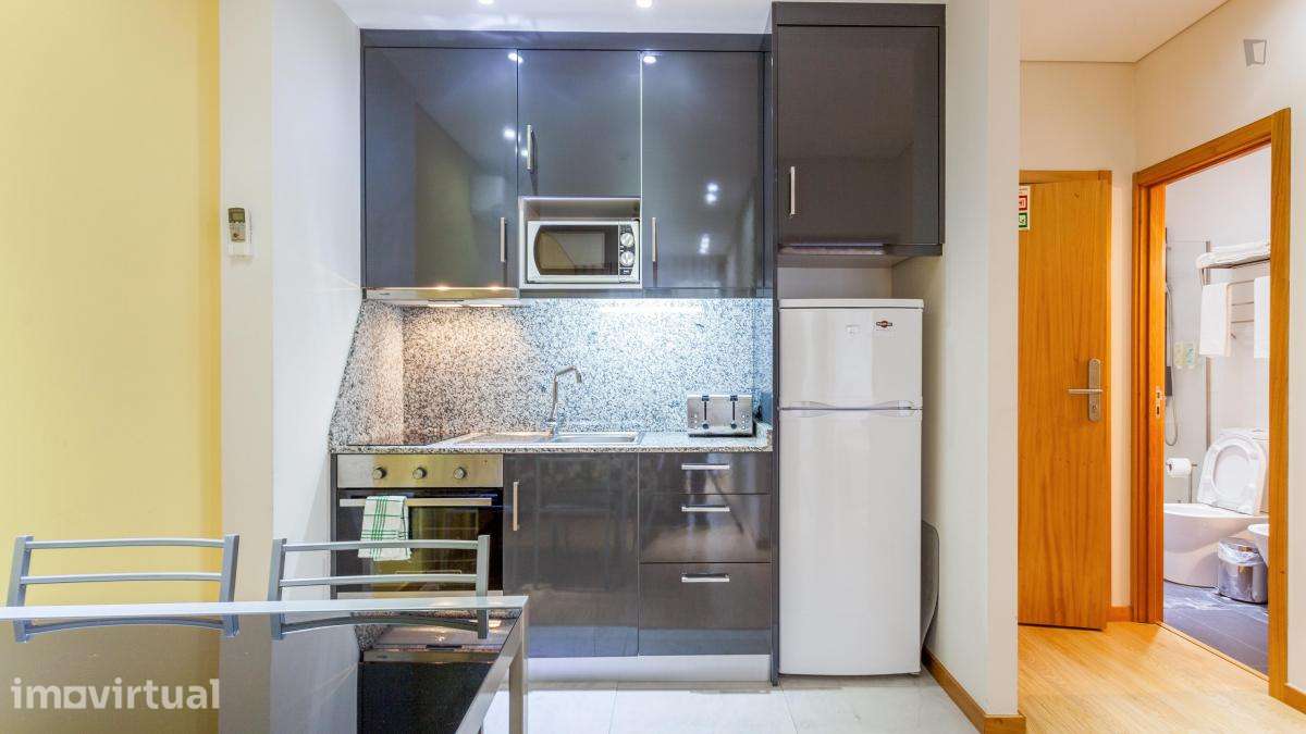 Apartamento com 1 quartos - localizado em Santo Ildefonso Porto - Grande imagem: 2/29