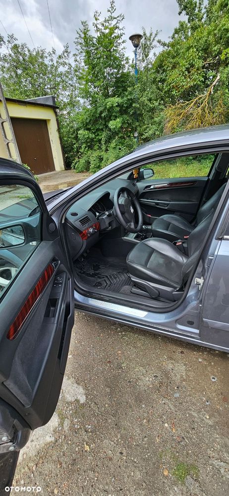 Opel Astra 2.0 Turbo Edition - 1