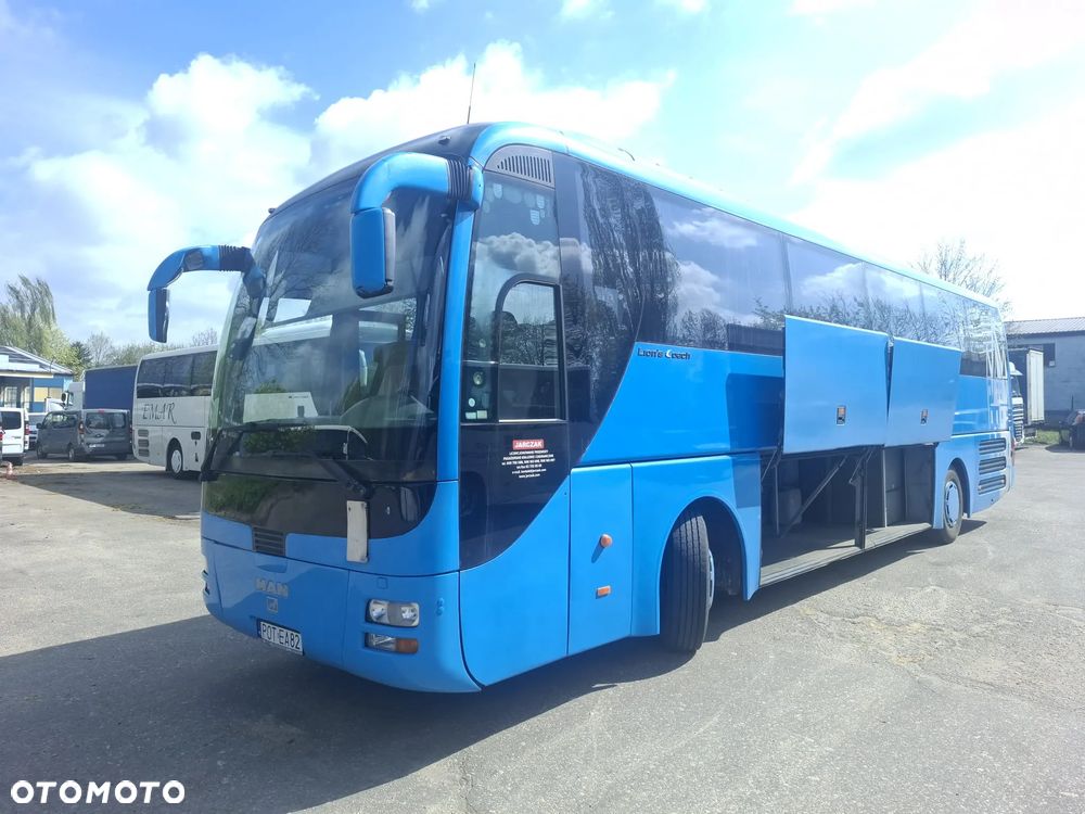 MAN LION'S COACH - 17