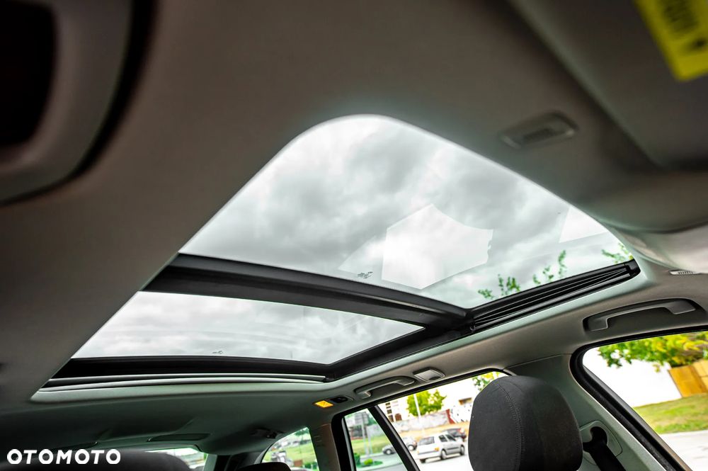 BMW Seria 5 525d Luxury Line - 29