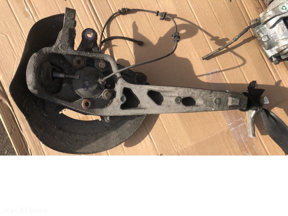 Zwrotnica przednia lewa Jaguar XJ - 1