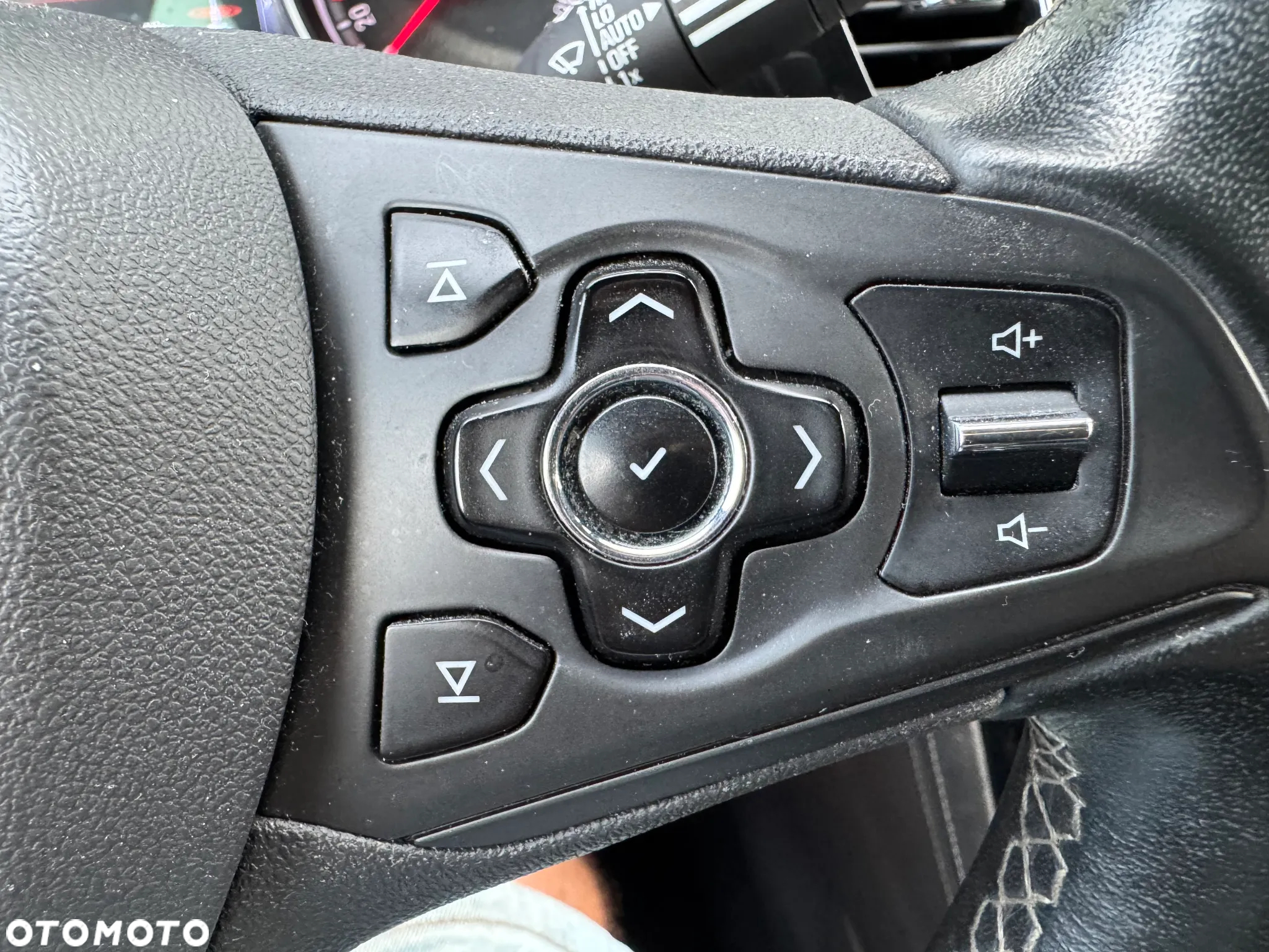 Opel Astra 1.4 Turbo 120 Jahre - 8