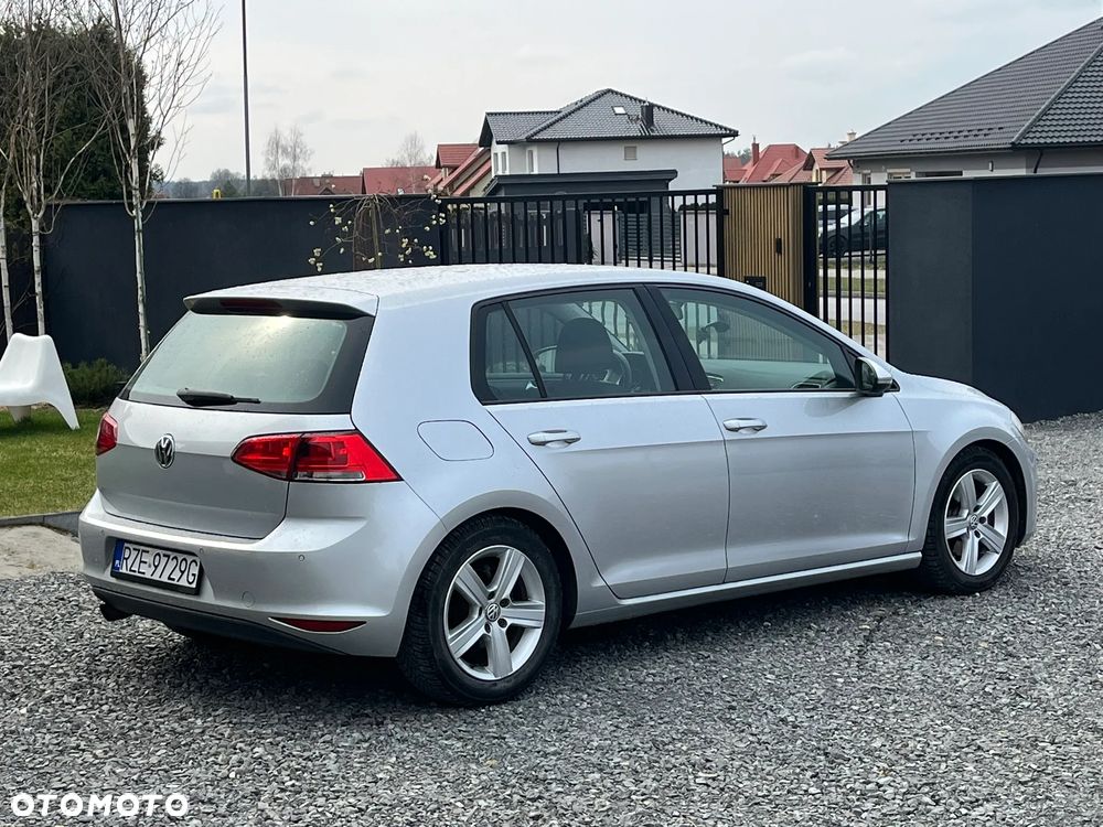 Volkswagen Golf - 6