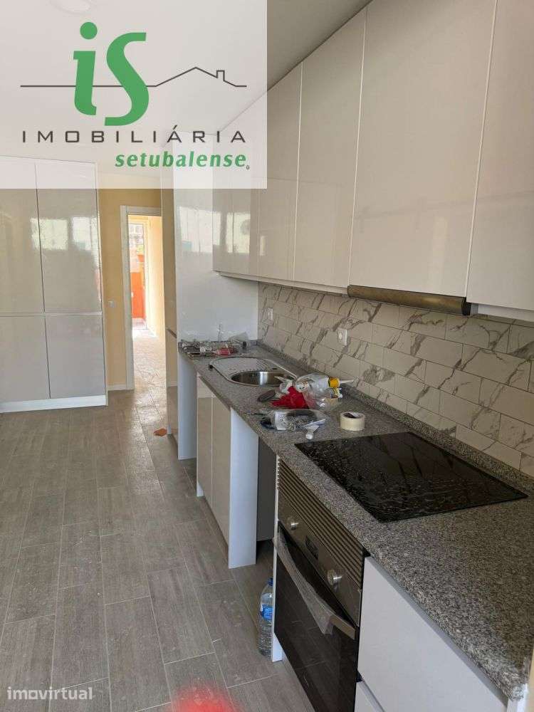 MORADIA T4 TRANSFORMADA EM T3 | TOTALMENTE REMODELADA | CASAL DE FIGUE - Grande imagem: 3/31