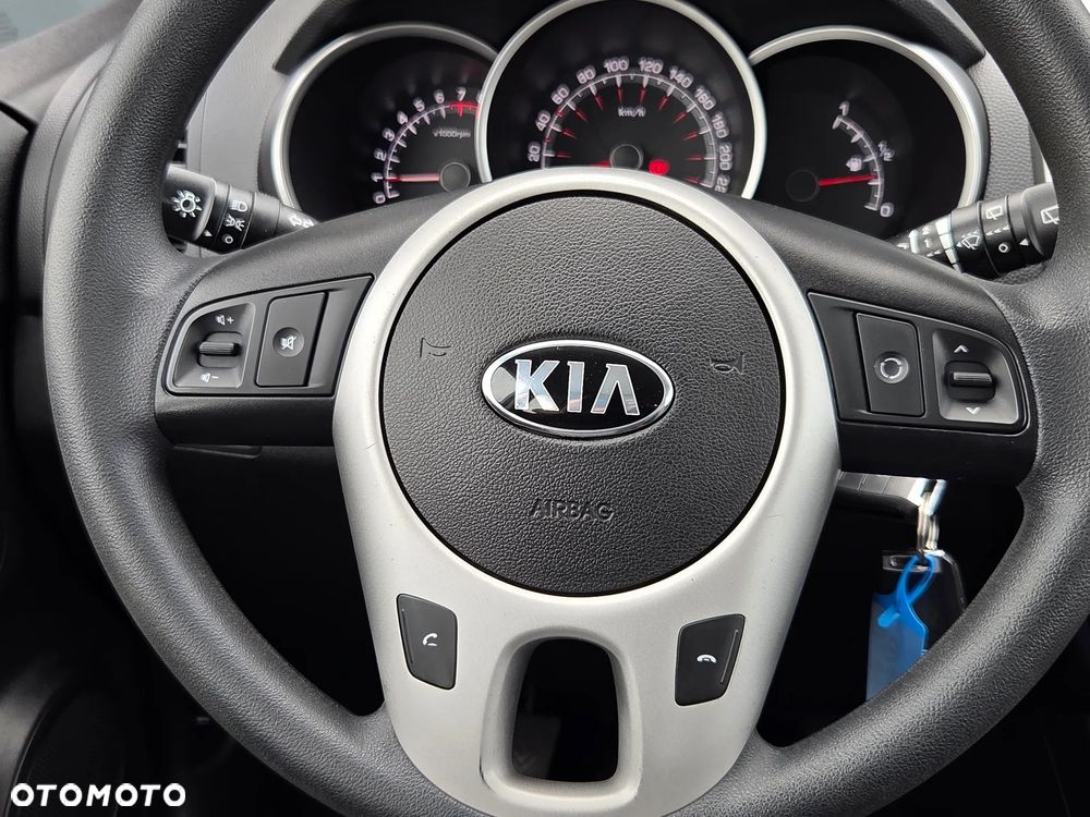 Kia Venga - 11