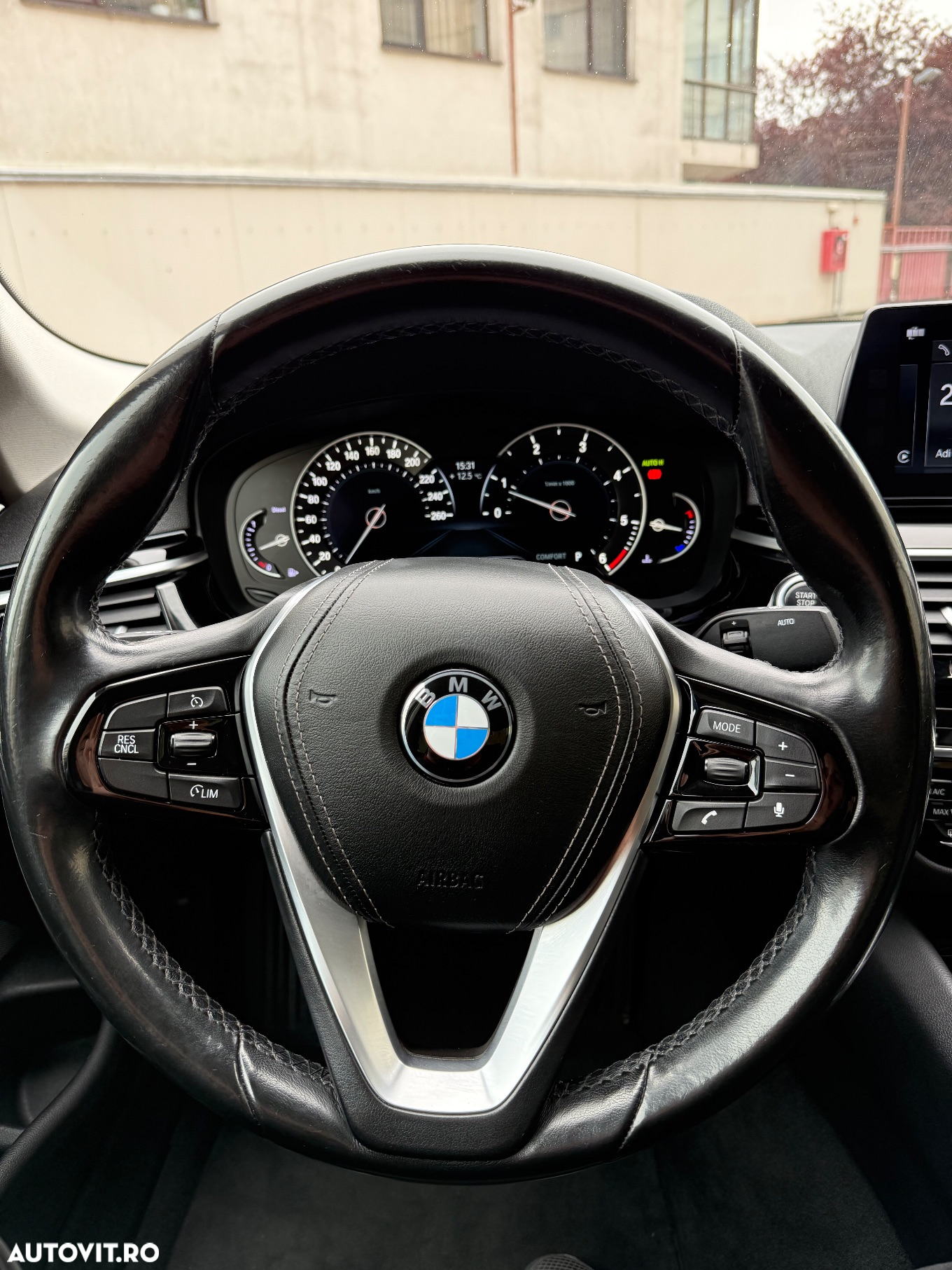 BMW Seria 5 520d AT - 23