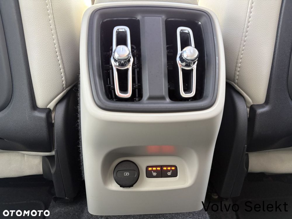 Volvo XC 40 - 25