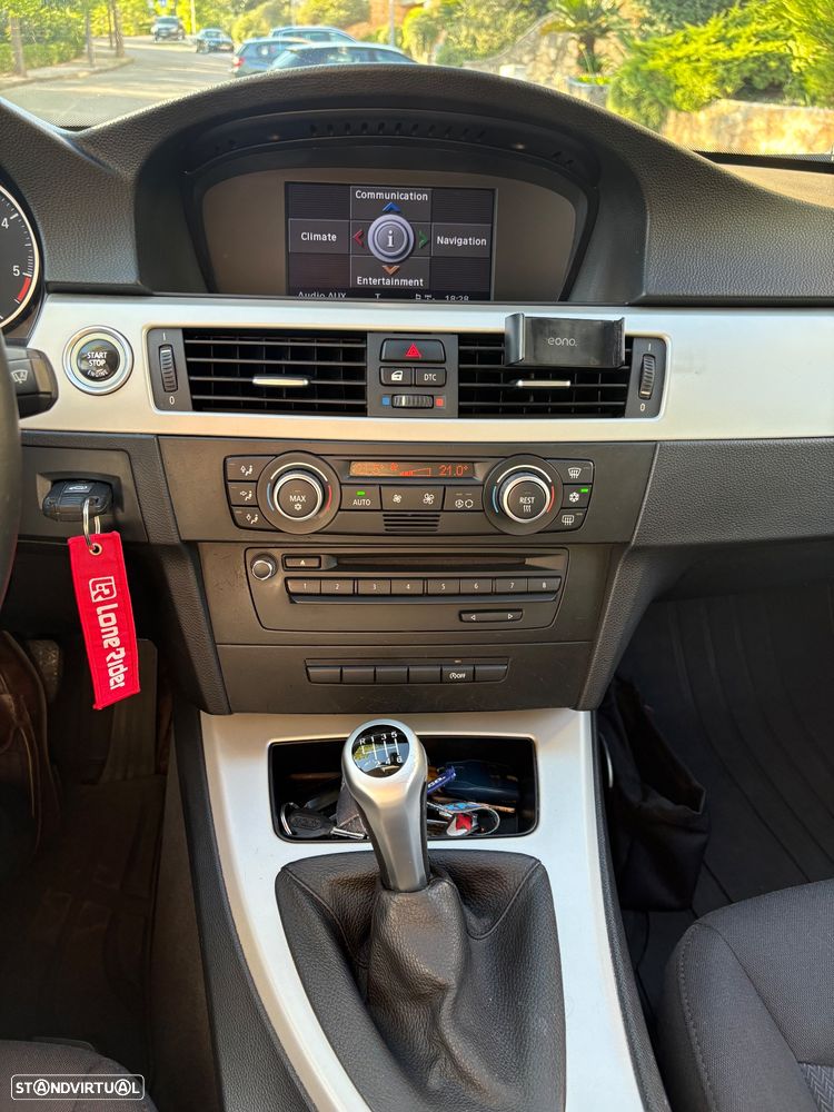 BMW 320 d Navigation Sport - 11