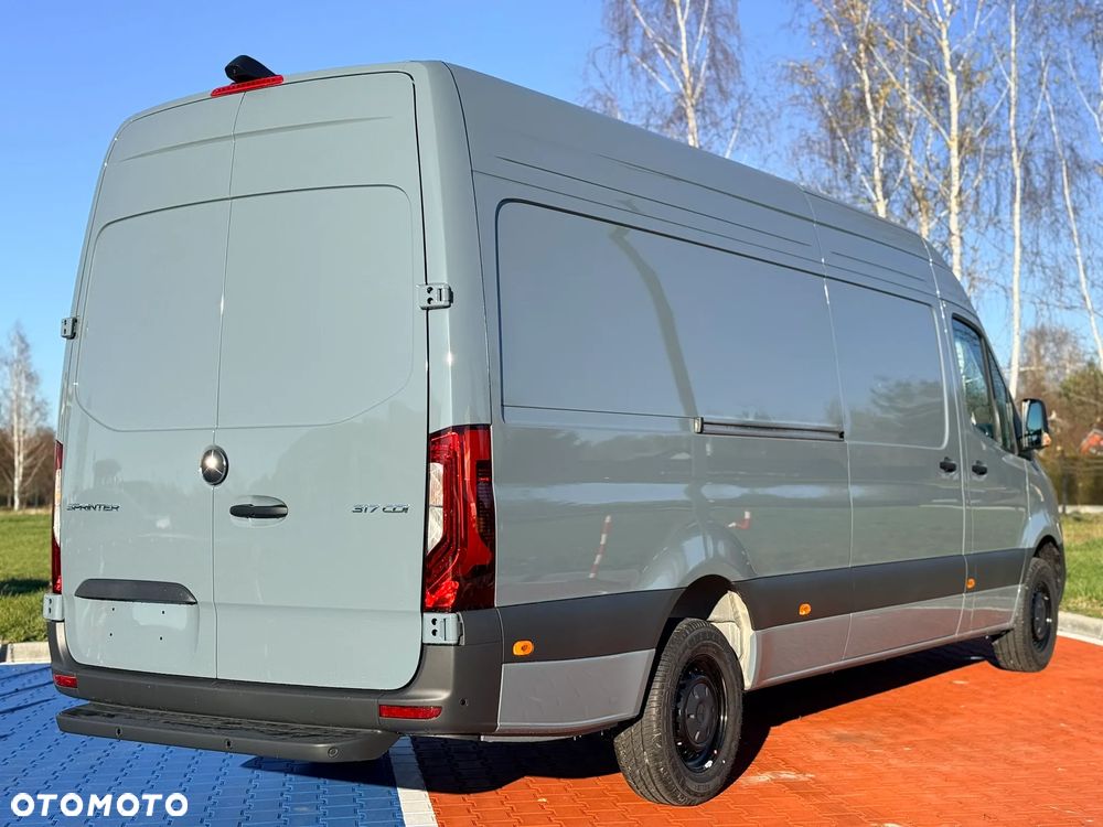 Mercedes-Benz Sprinter - 2