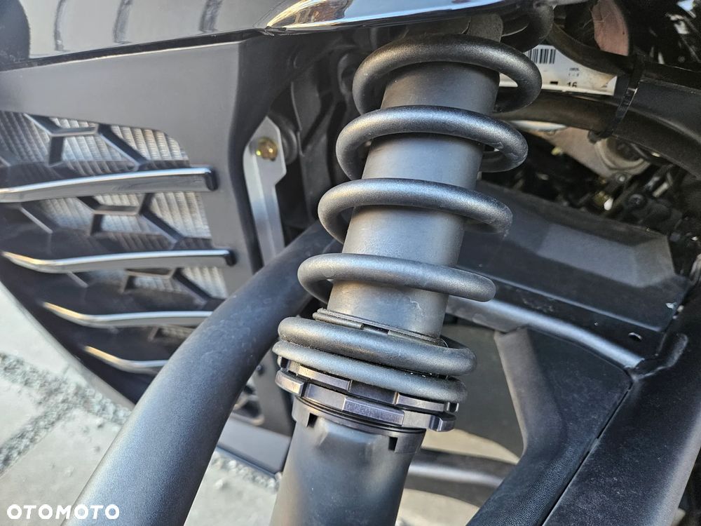 Can-Am Spyder - 25