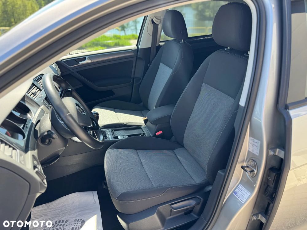 Volkswagen Golf - 11
