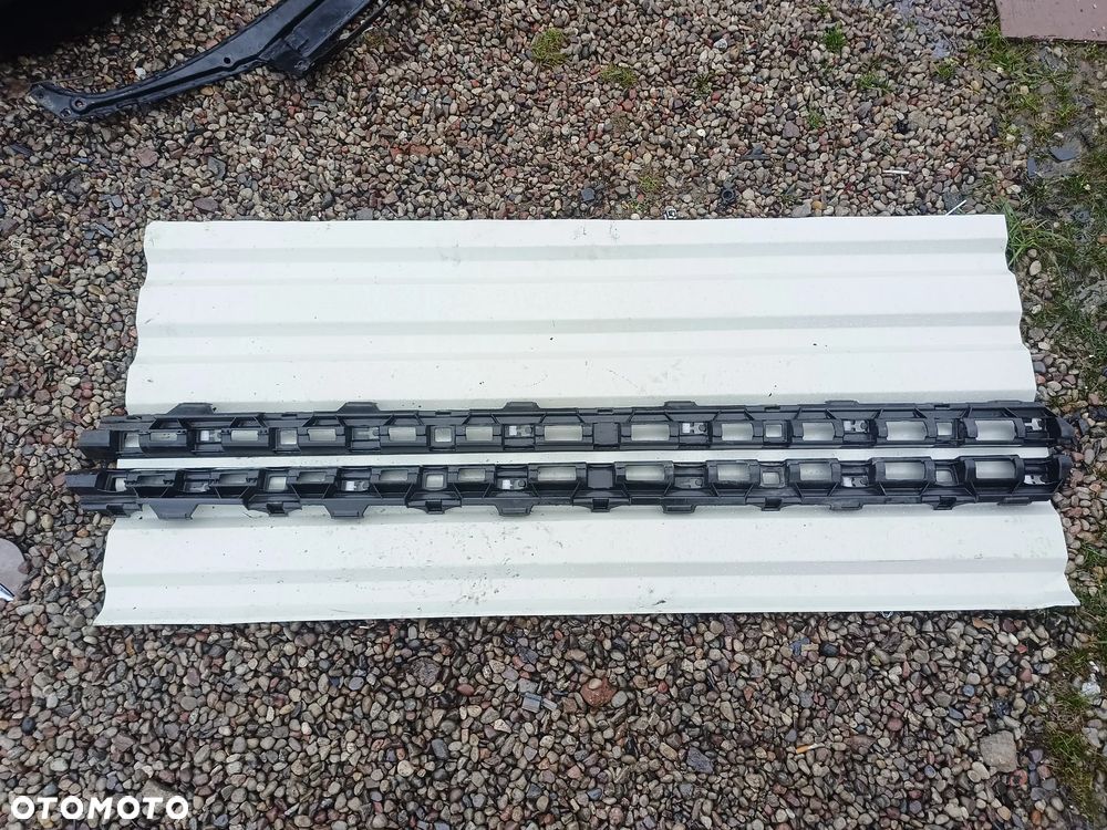 PASSAT B8 MOCOWANIE LISTWY PROGOWEJ LEWEJ 3G085394 - 1