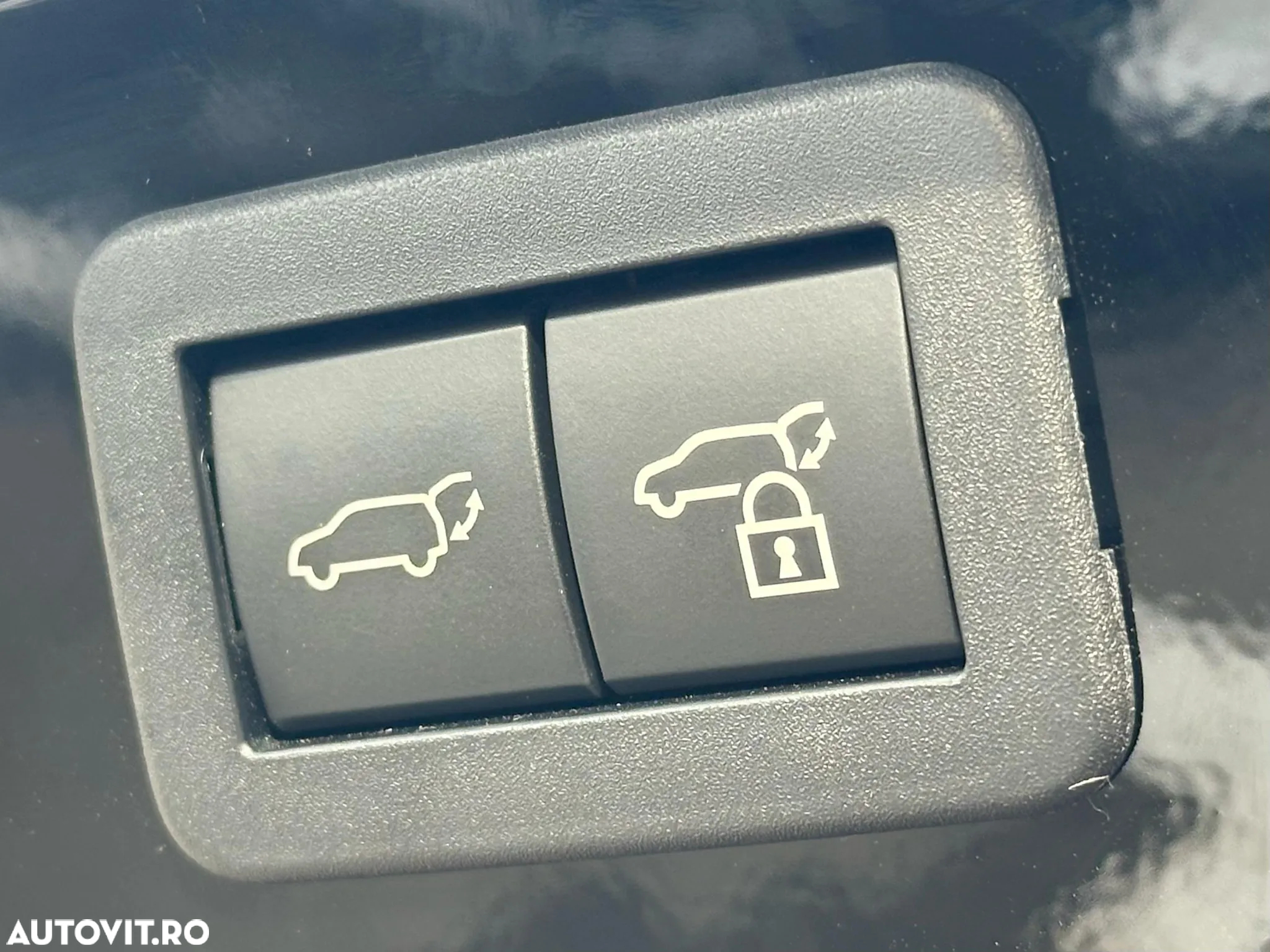 Toyota C-HR 2.0 PHEV 223 CP 4x2 CVT Premiere Edition - 10