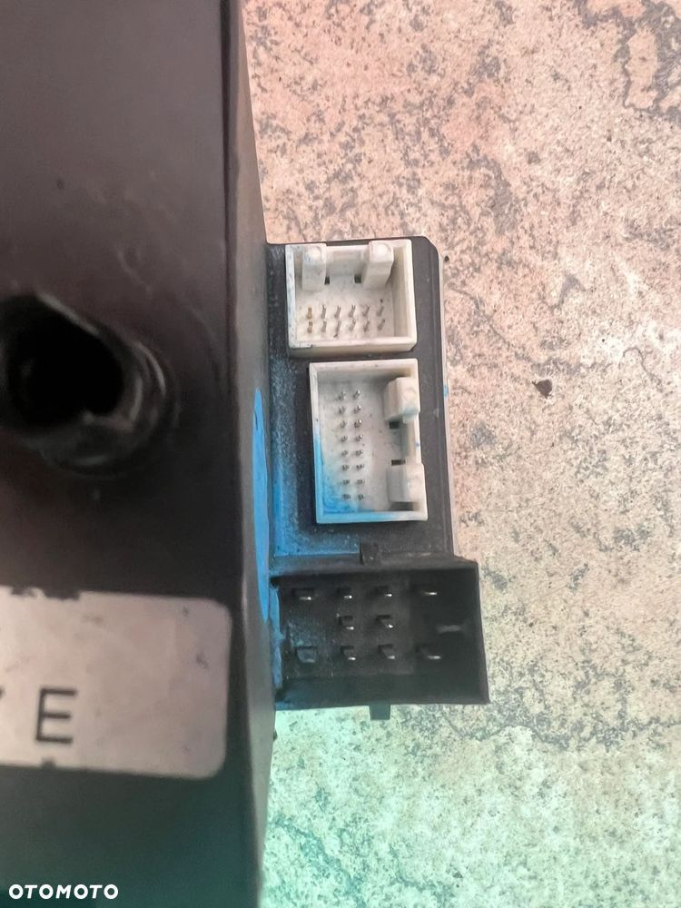 AUDI A3 A4 A6 POMPKA CENTRALNEGO ZAMKA 8L0862257E - 2