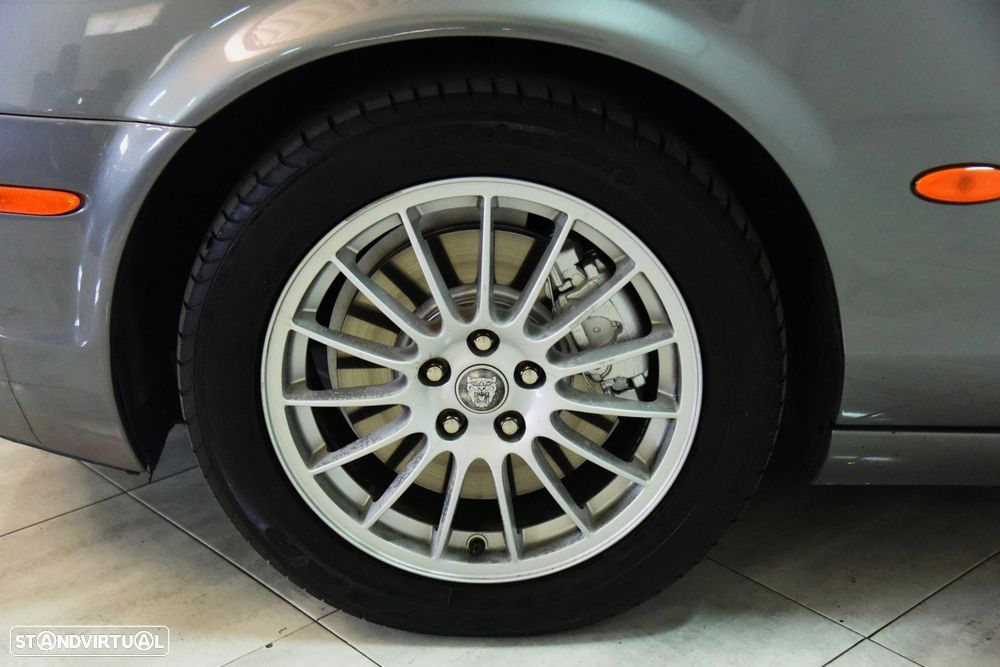 Jaguar S-Type 2.7 D V6 Executive Auto. - 13