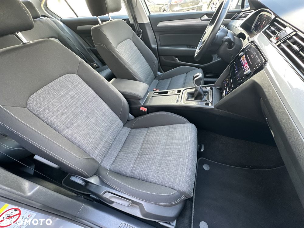 Volkswagen Passat 1.5 TSI EVO Elegance - 16