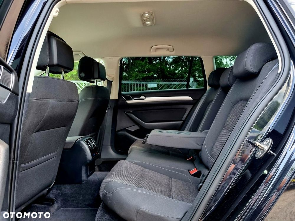 Volkswagen Passat - 11