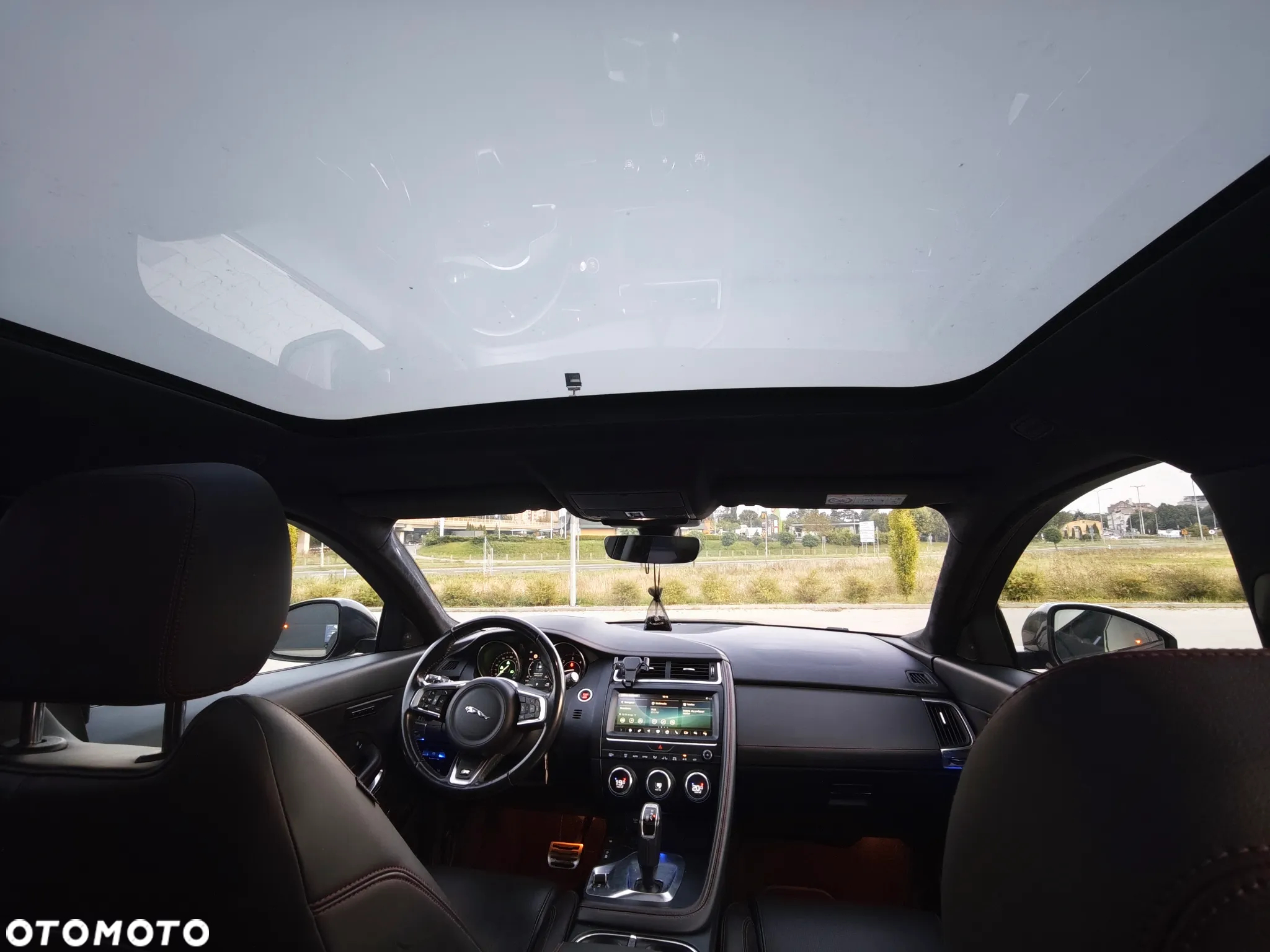 Jaguar E-Pace 2.0 i4D AWD R-Dynamic S - 22