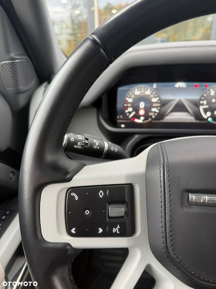 Land Rover Defender - 16