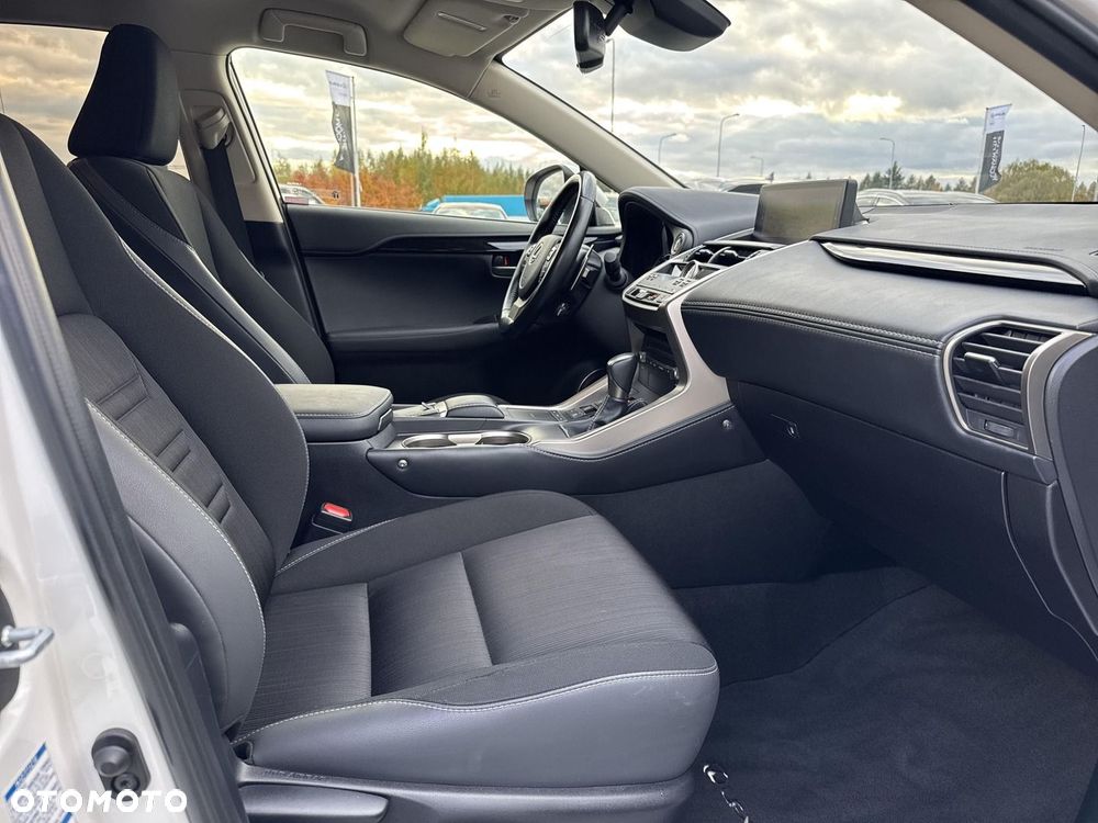 Lexus NX 300h Business Edition AWD - 27