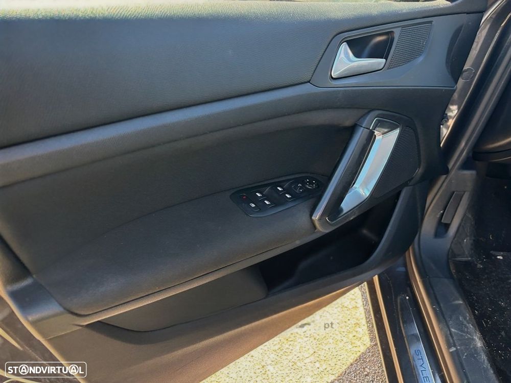 Peugeot 208 1.2 PureTech Style - 8