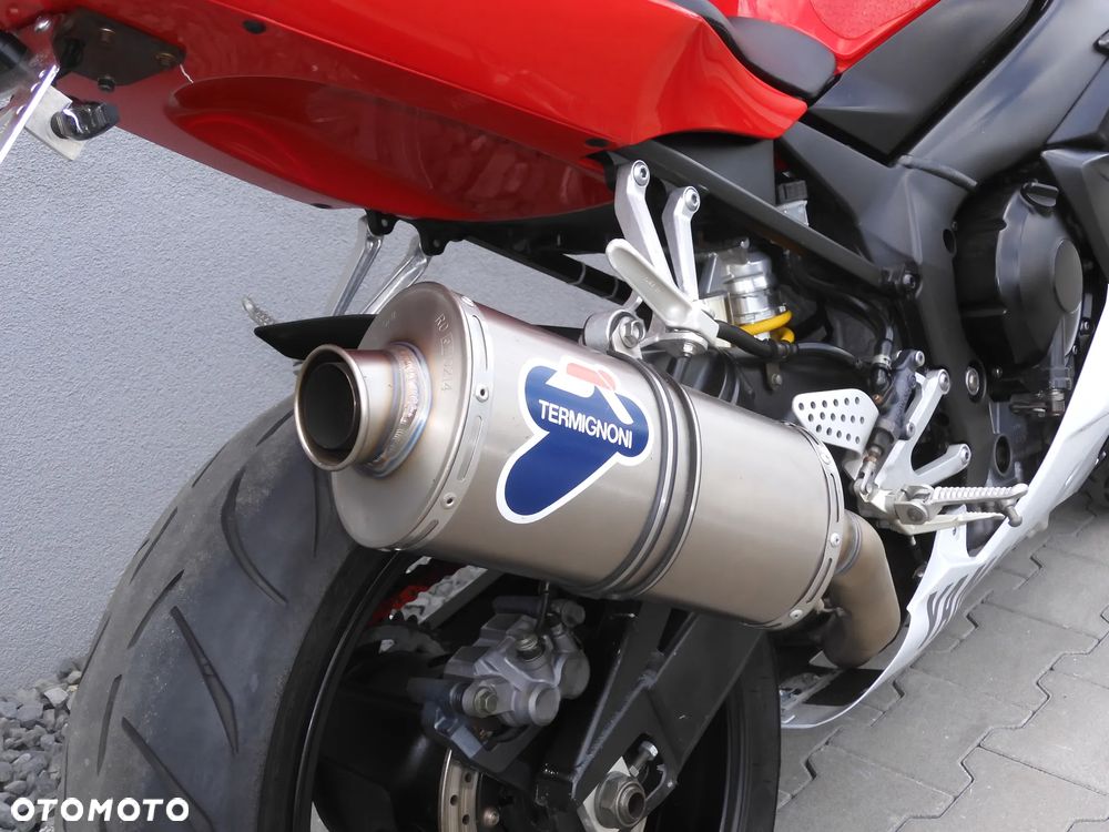 Yamaha R1 - 8