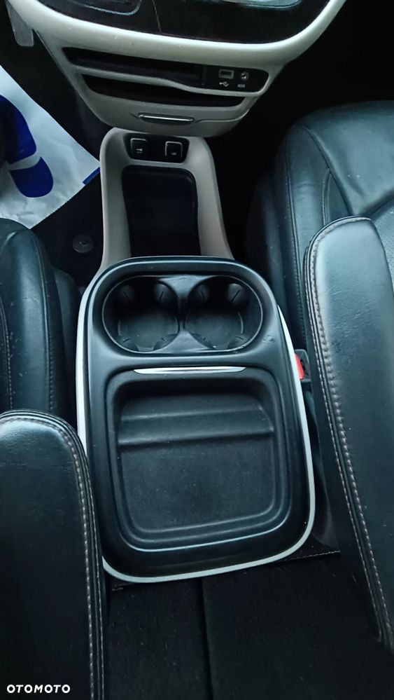 Chrysler Pacifica - 26