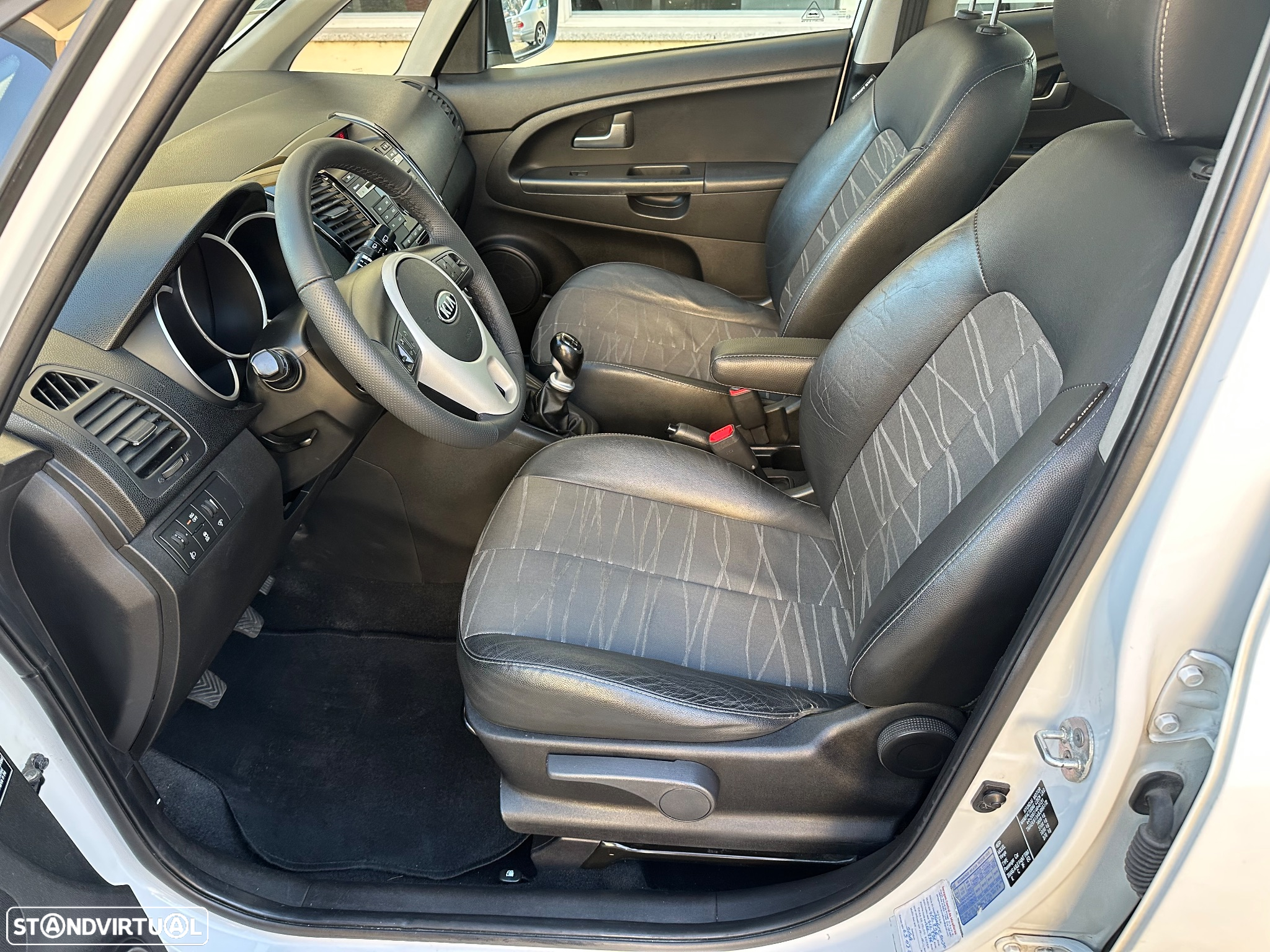 Kia Venga 1.4 CRDi TX ISG - 8