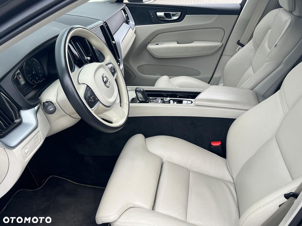 Volvo XC 60 B5 D AWD Geartronic Momentum Pro - 5