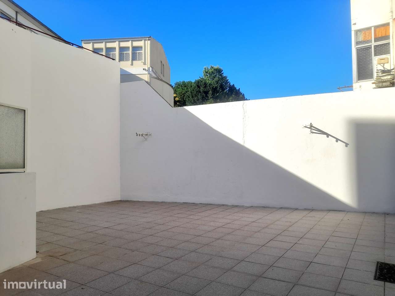 Apartamento T2 com Terraço e Garagem em Ermesinde - Grande imagem: 2/18