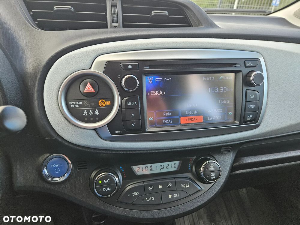 Toyota Yaris Hybrid 100 Sol - 18