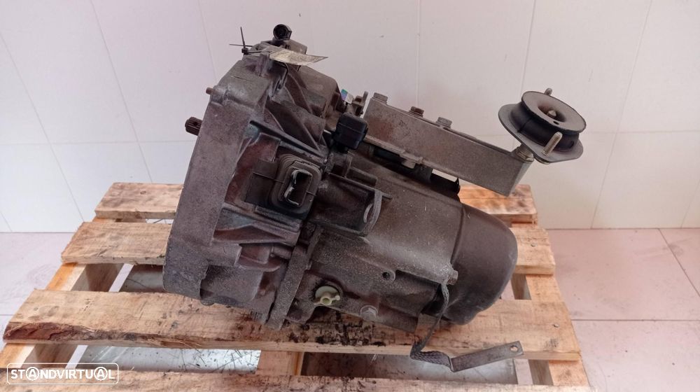 CAIXA DE VELOCIDADES RENAULT CLIO - 1