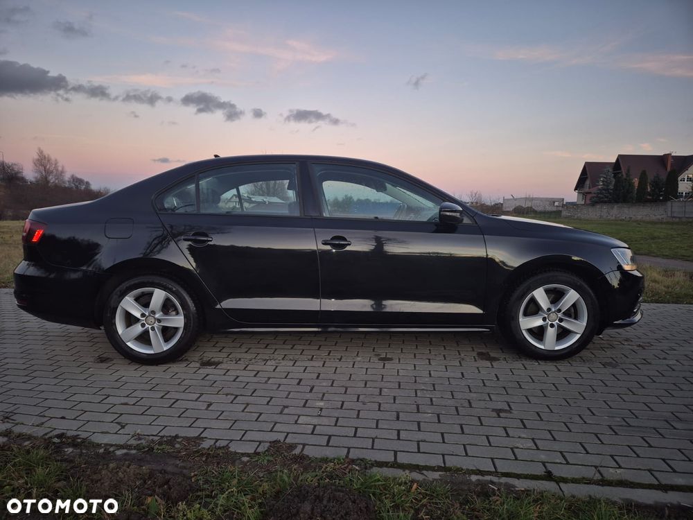 Volkswagen Jetta - 1