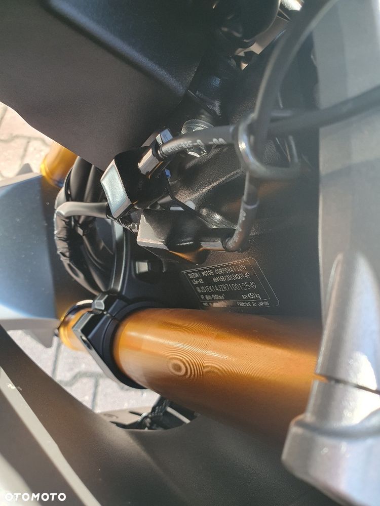 Suzuki GSX - 22