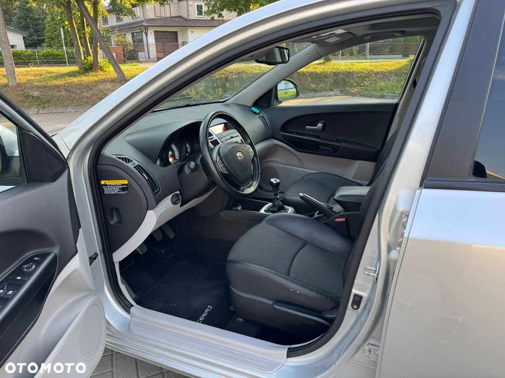Kia Ceed - 12