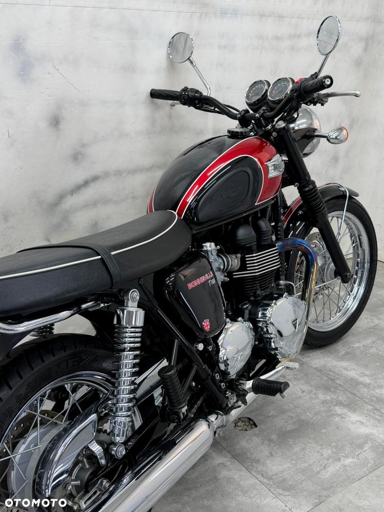 Triumph Bonneville - 24