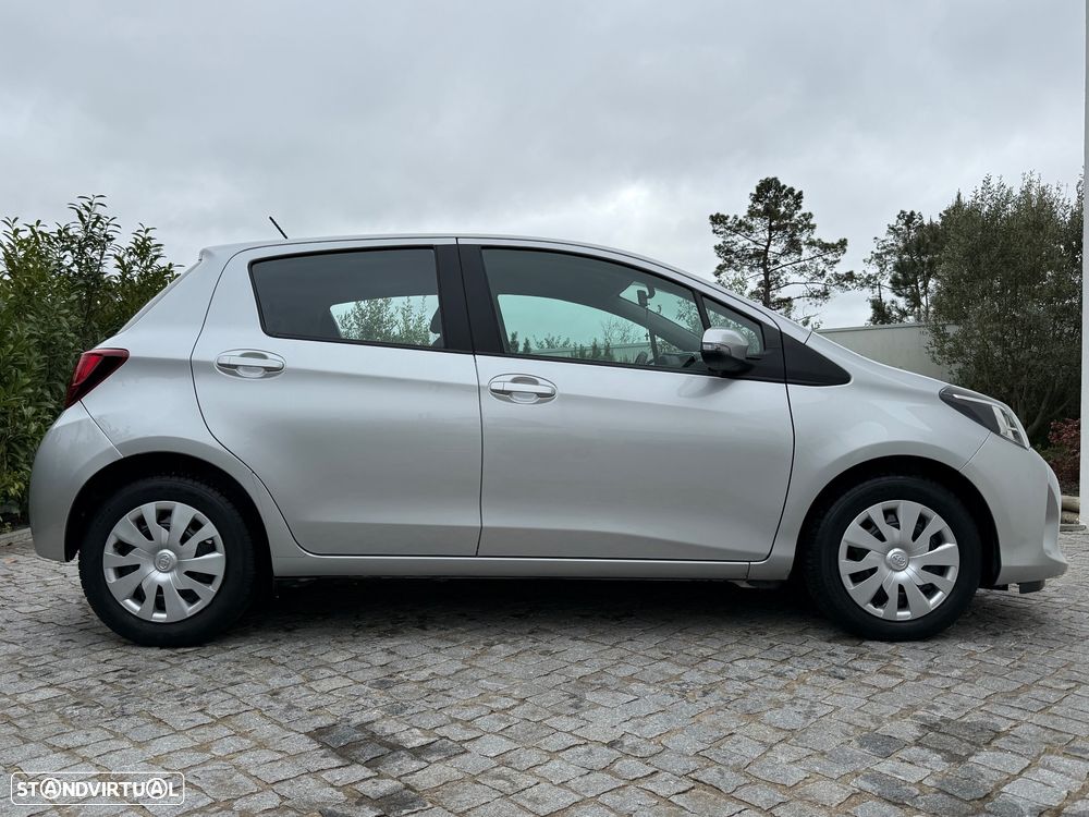Toyota Yaris 1.0 VVT-i Comfort c/ Design-Pack - 12