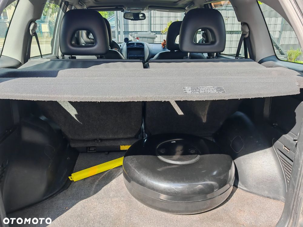 Toyota RAV4 2.0 VVT-i 4x4 - 4