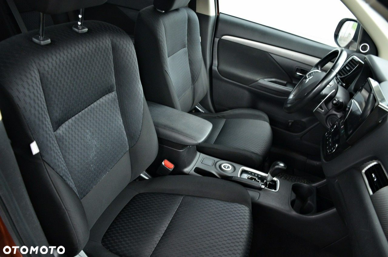 Mitsubishi Outlander - 22