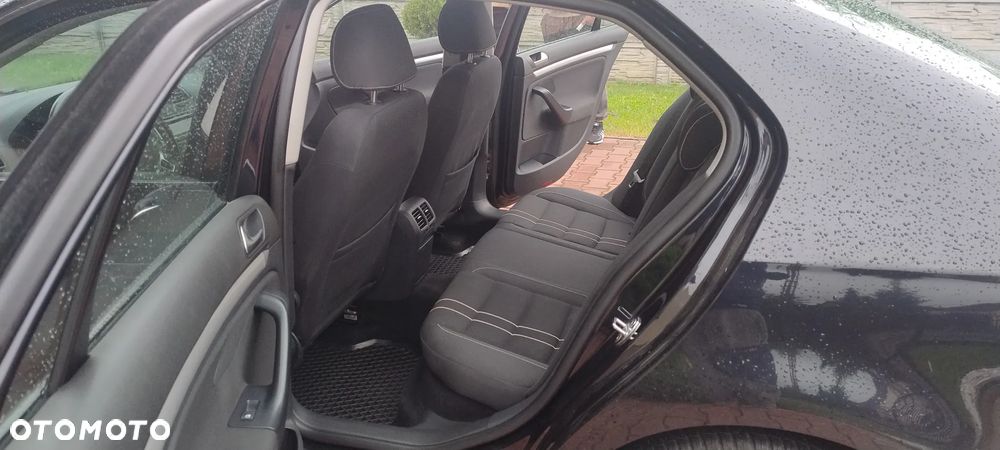 Volkswagen Jetta 1.6 TDI Comfortline - 12
