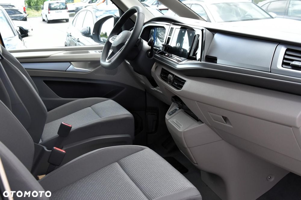 Volkswagen Multivan - 13