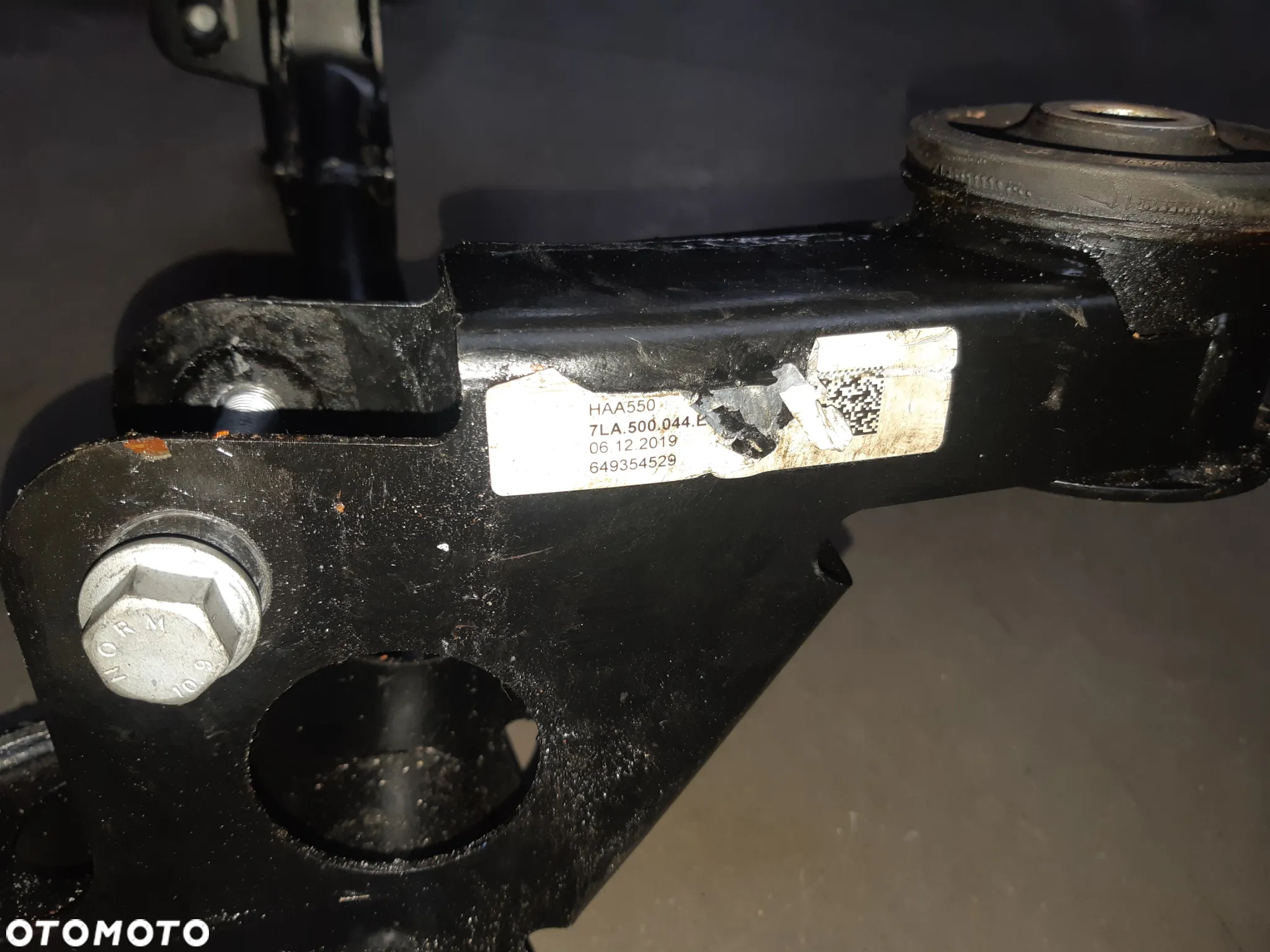 UCHWYT WÓZEK SANKI ZAWIESZENIA TYŁ 4X4 VW T5 T6 7E0599423 7LA500044E - 4