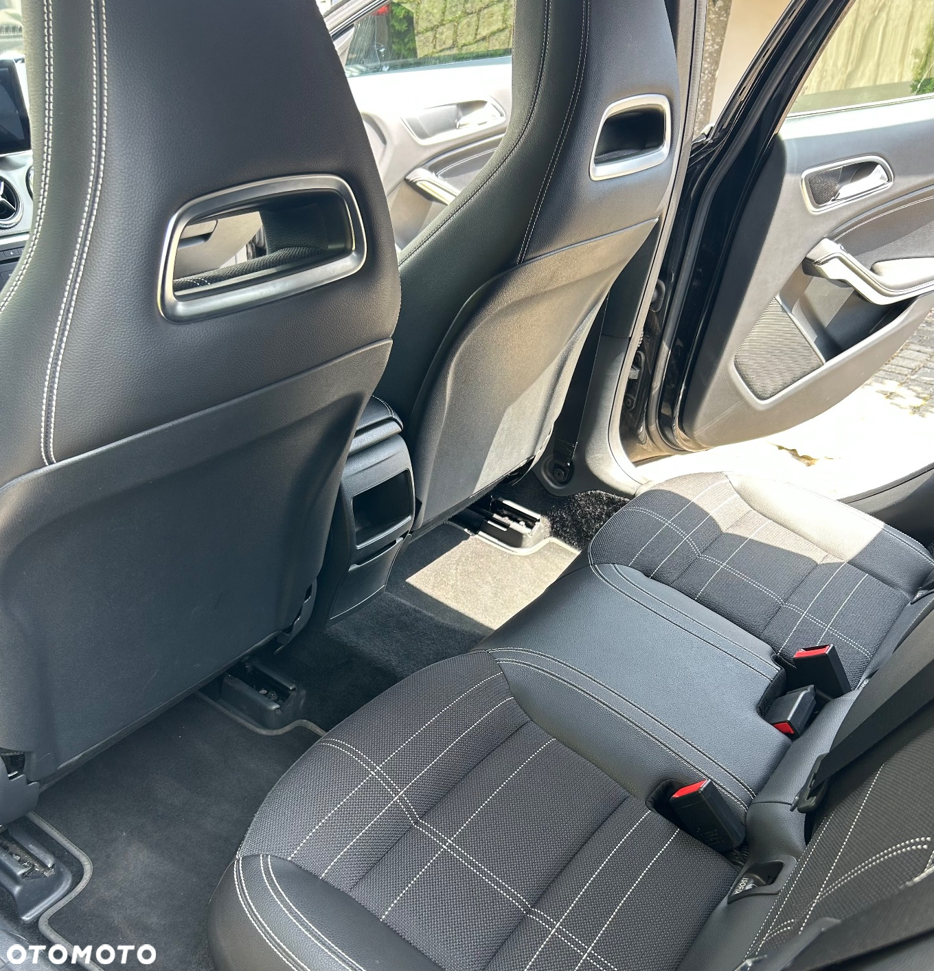 Mercedes-Benz GLA 180 SCORE - 15