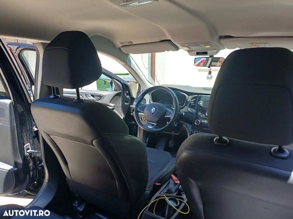 Renault Megane TCE 140 Equilibre - 24
