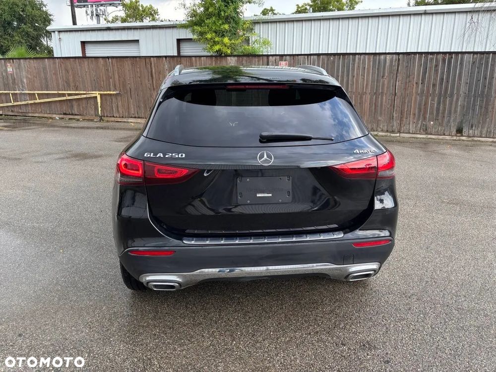 Mercedes-Benz GLA 250 4Matic 8G-DCT - 7