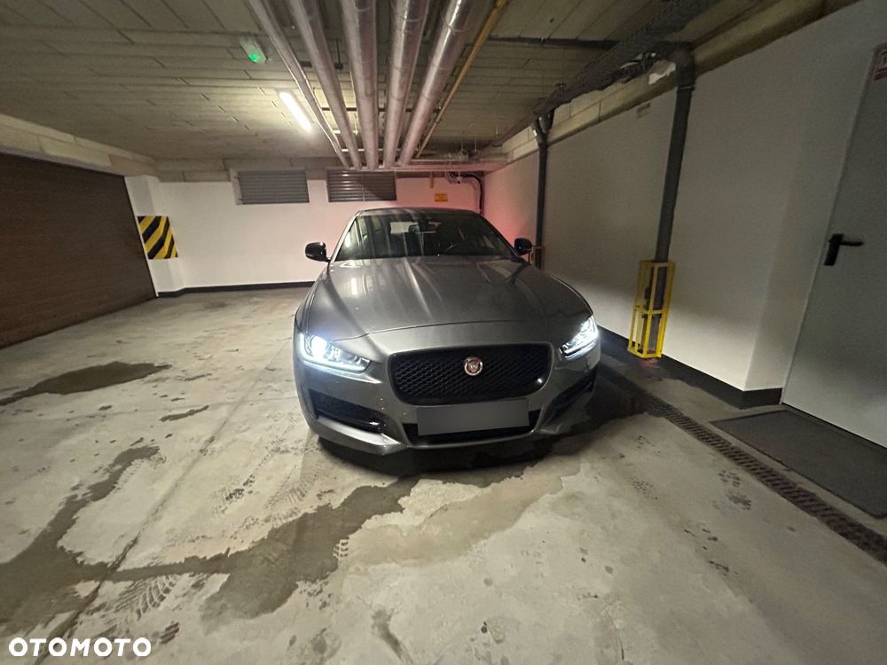 Jaguar XE - 3