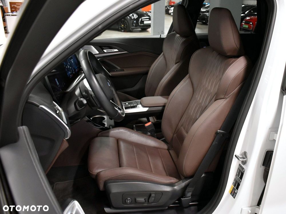 BMW iX1 - 11