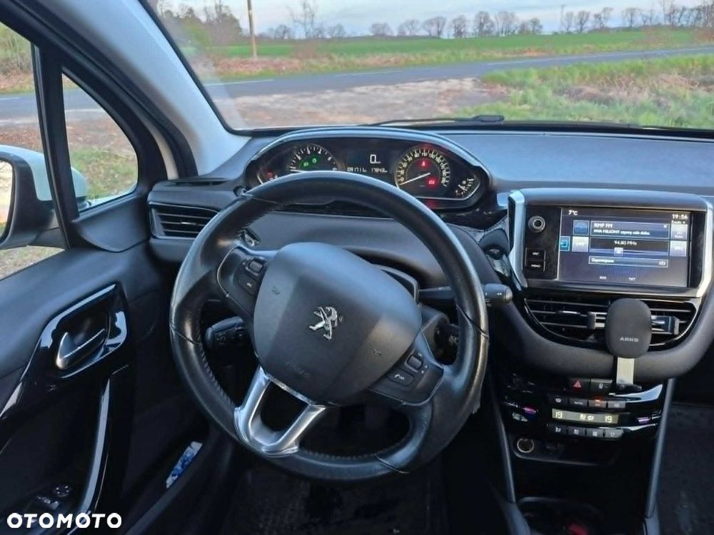 Peugeot 208 - 5