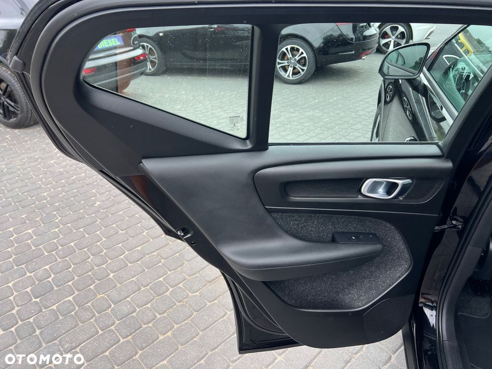 Volvo XC 40 D3 AWD R-Desgin - 19